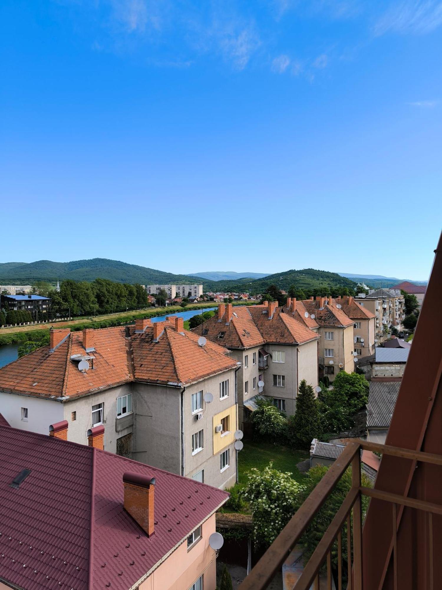 Apartments Domovik Parkaniya, 2A Mukacheve Exterior foto